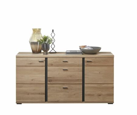 Nbytek do obvacho pokoje a jdelny ATLANTA_ sideboard 1L 17 HU 20_ rozmry /v/h_ 170/86/42 cm_ eln pohled_ foto s dekorac_ obr. 7