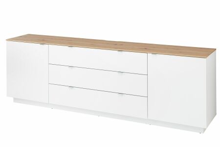 Nbytek do obvacho pokoje BASIC_ TV- sideboard 10 J3 99 20_ rozmry /v/h_ 240/77/44 cm_ ikm pohled_ foto s dekoracemi_ obr. 6