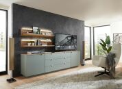 Nbytek do obvacho pokoje BASIC_ TV- sideboard 10 J3 99 21_ rozmry /v/h_ 240/77/44 cm + 2x zvsn police 10 J3 99 45_ rozmry /v/h_ 120/22/23 cm_ s LED osvtlenm_ foto s dekoracemi_ obr. 1