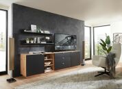 Nbytek do obvacho pokoje BASIC_ TV- sideboard 10 J3 99 27_ rozmry /v/h_ 240/77/44 cm + 2x zvsn police 10 J3 99 42_ rozmry /v/h_ 120/16/22 cm_ foto s dekoracemi_ obr. 1